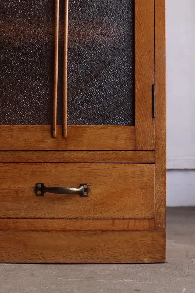 ダイヤガラスの戸棚