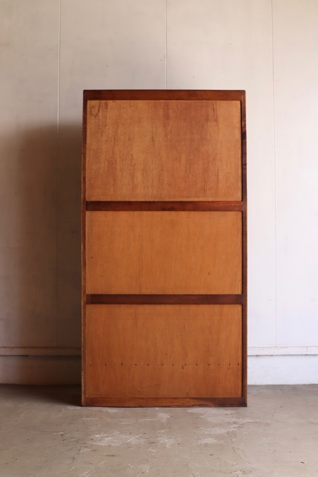 ダイヤガラスの戸棚