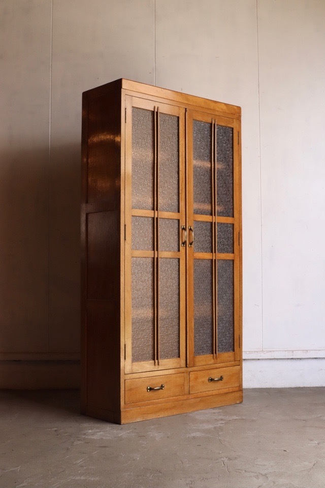 ダイヤガラスの戸棚