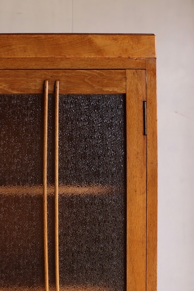 ダイヤガラスの戸棚