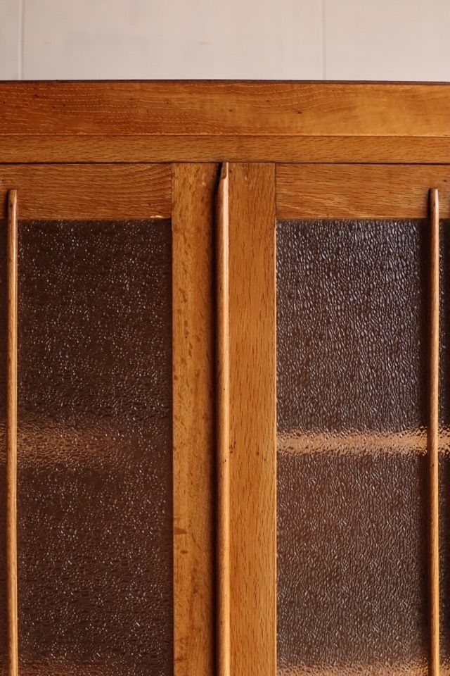 ダイヤガラスの戸棚