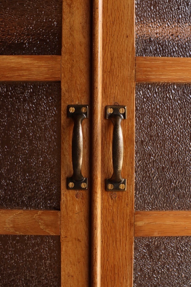 ダイヤガラスの戸棚