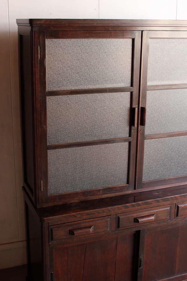 ダイヤガラスの戸棚