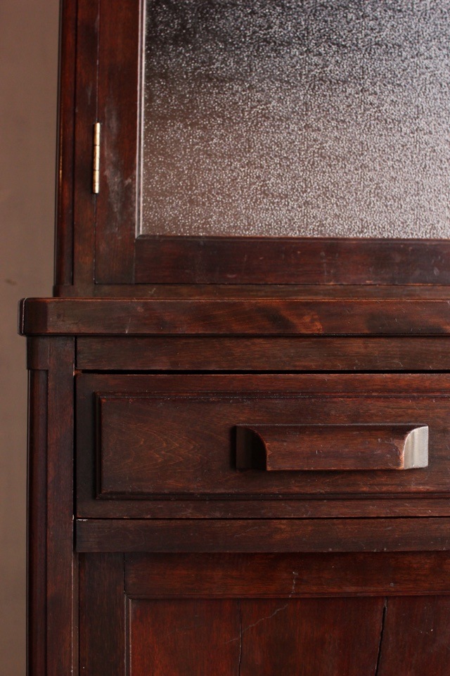 ダイヤガラスの戸棚