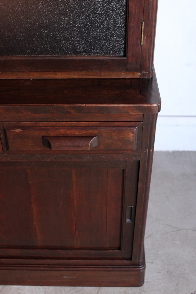 ダイヤガラスの戸棚