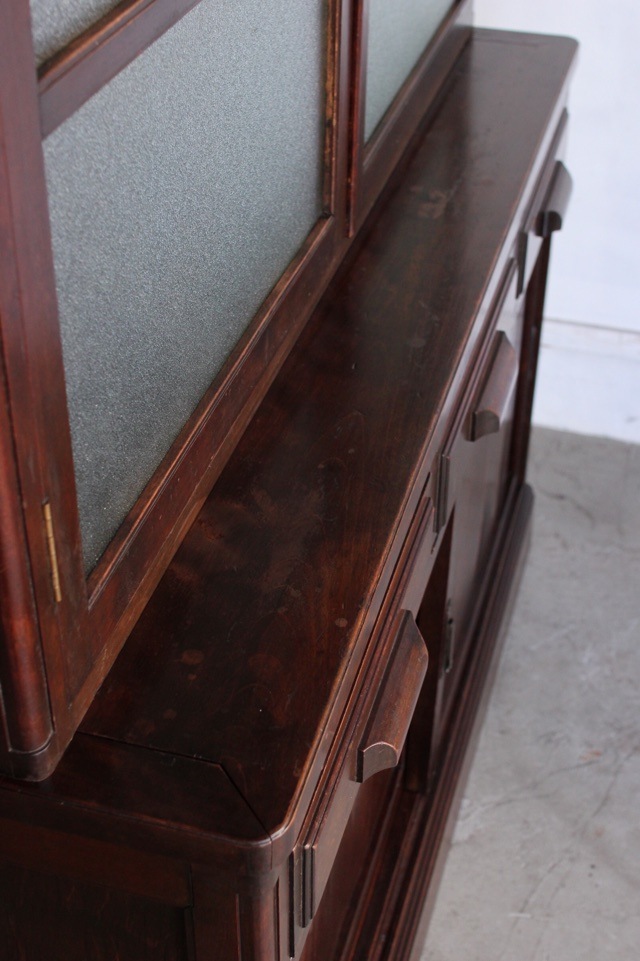 ダイヤガラスの戸棚