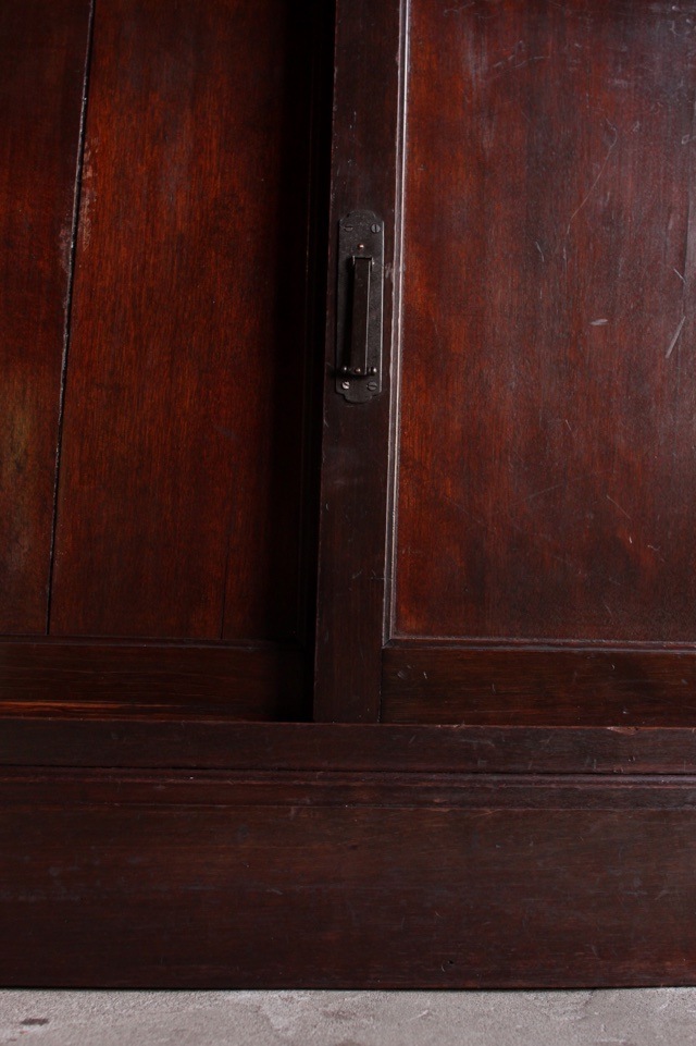 ダイヤガラスの戸棚