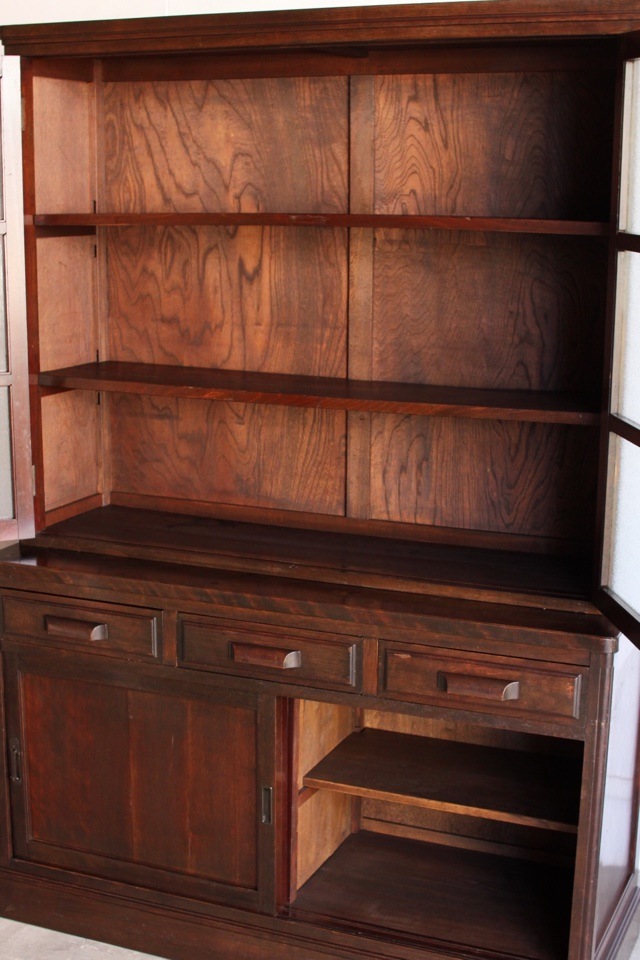 ダイヤガラスの戸棚