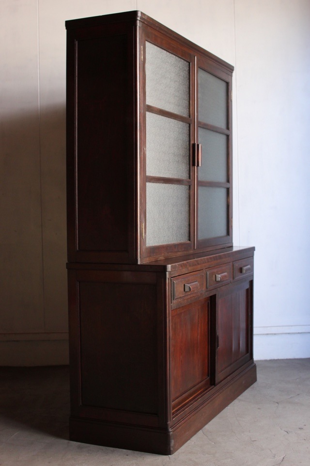 ダイヤガラスの戸棚