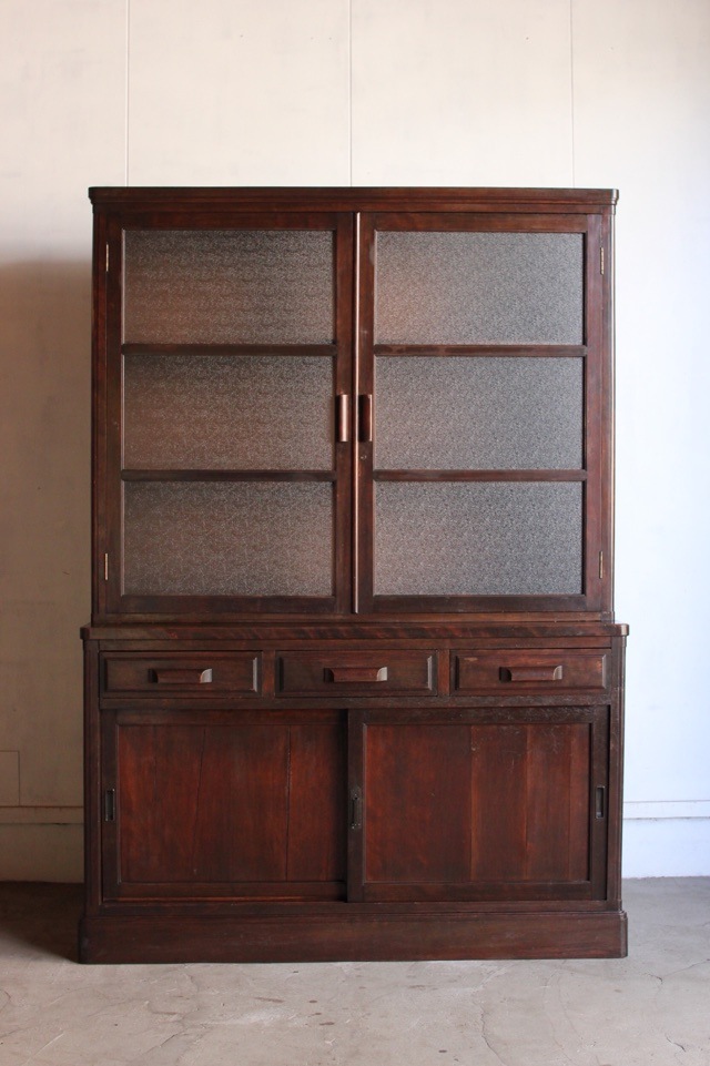 ダイヤガラスの戸棚