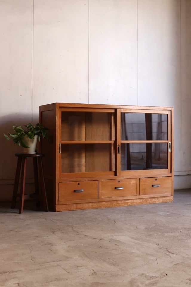 ガラス引戸棚 | 全ての商品 - 古家具古道具 そうすけ