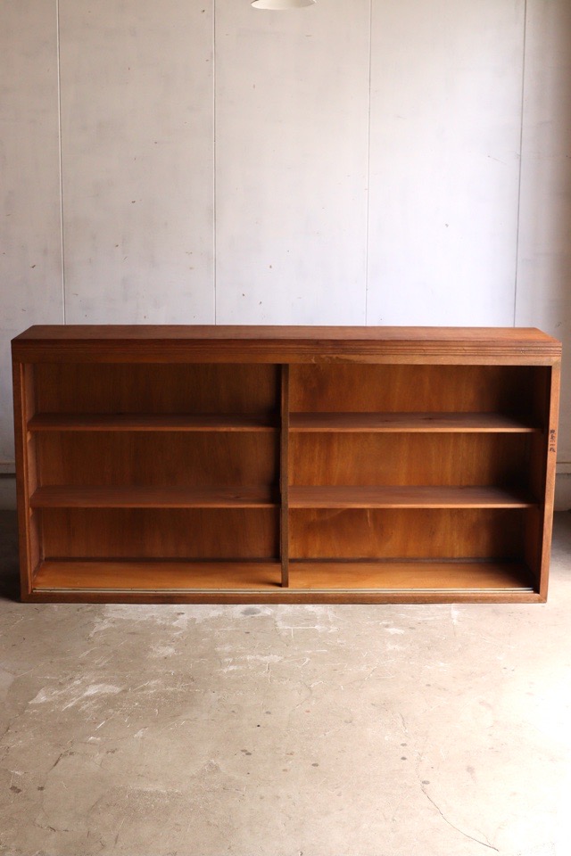 モールガラスの引戸棚　