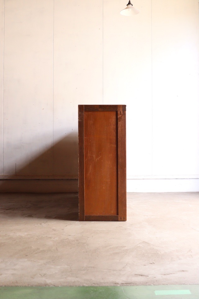 モールガラスの引戸棚　