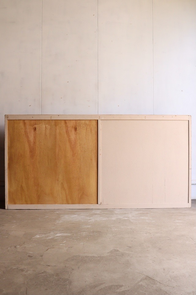 モールガラスの引戸棚　