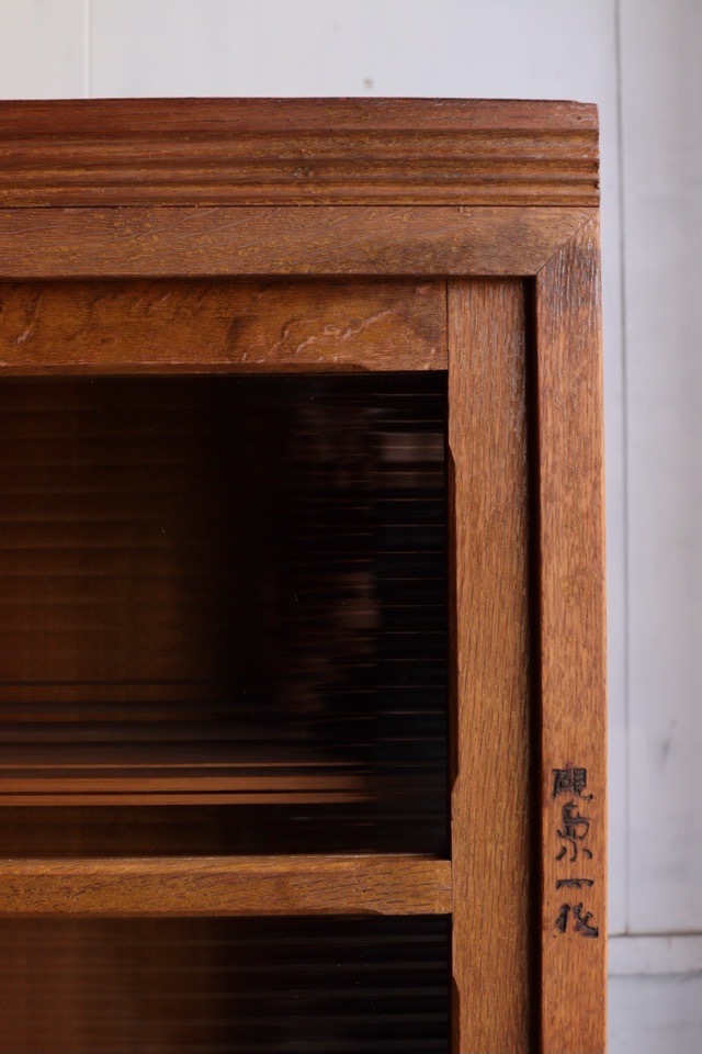 モールガラスの引戸棚　