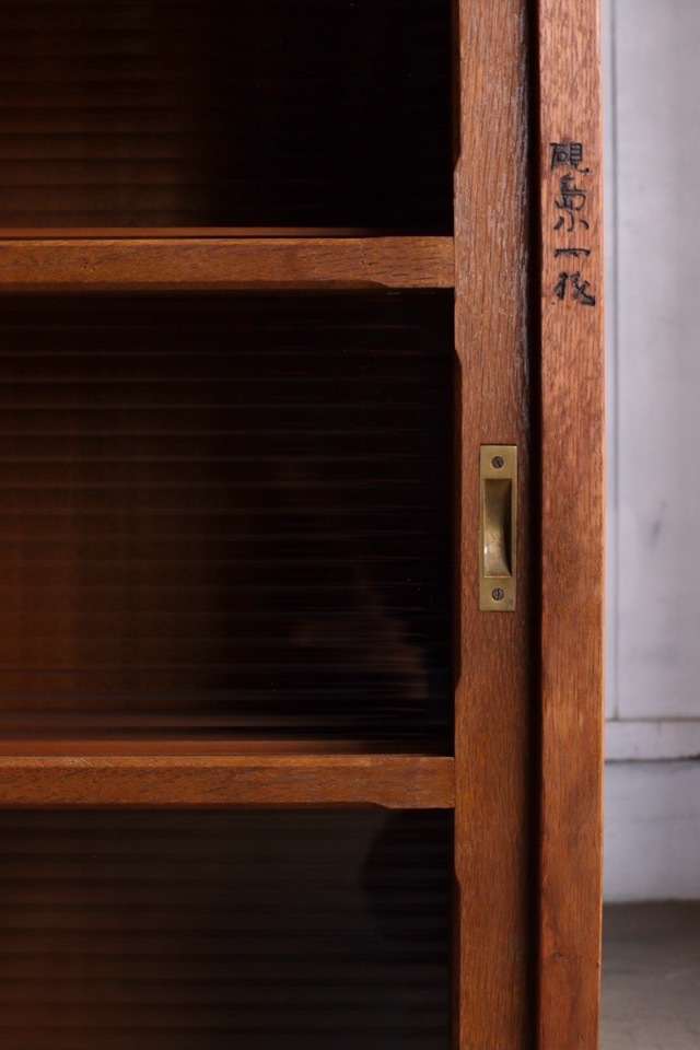 モールガラスの引戸棚　