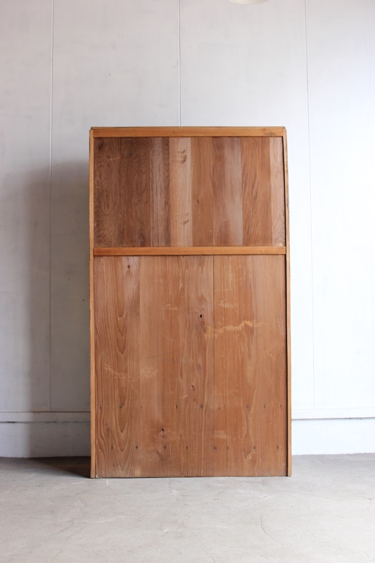 ガラス戸棚