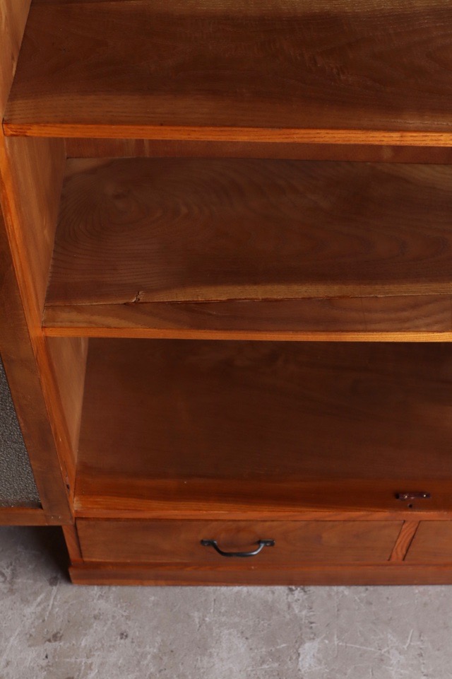 ダイヤガラスの戸棚