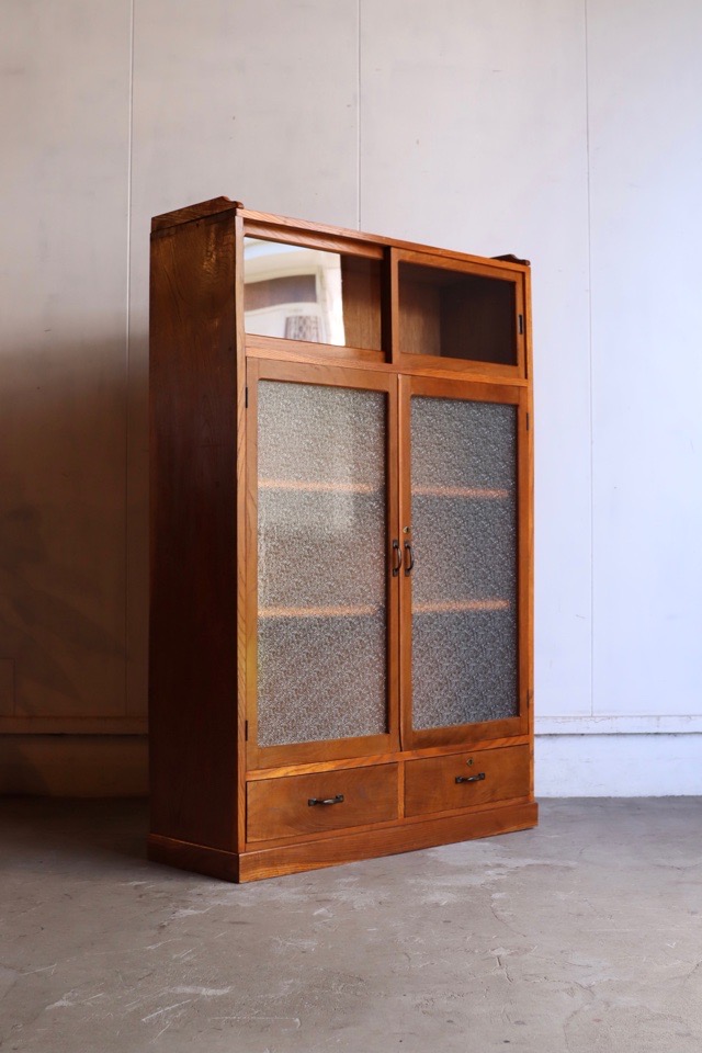 ダイヤガラスの戸棚