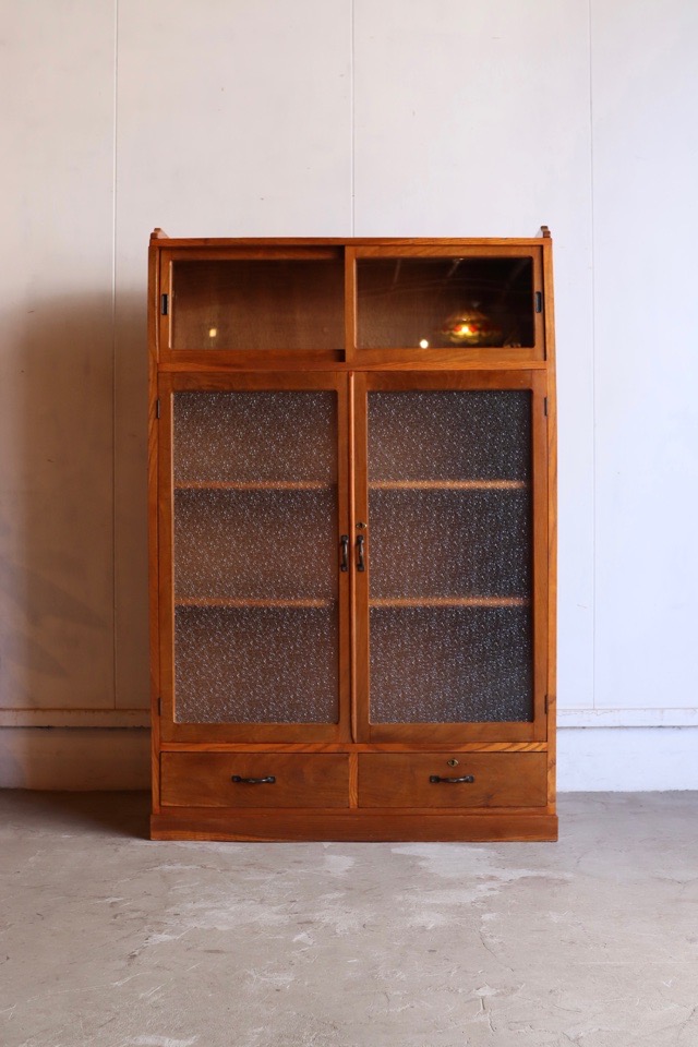 ダイヤガラスの戸棚