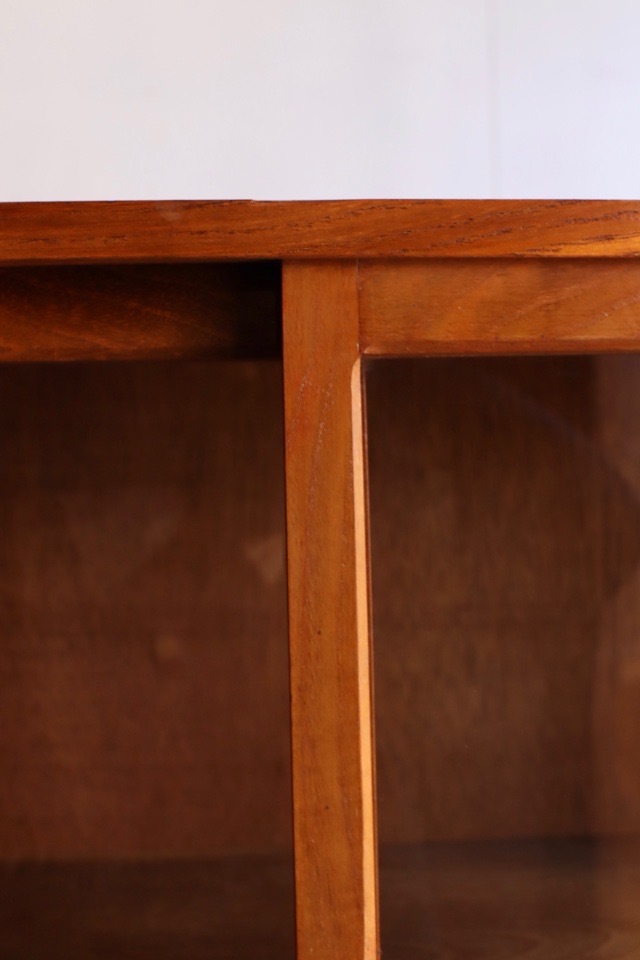 ダイヤガラスの戸棚