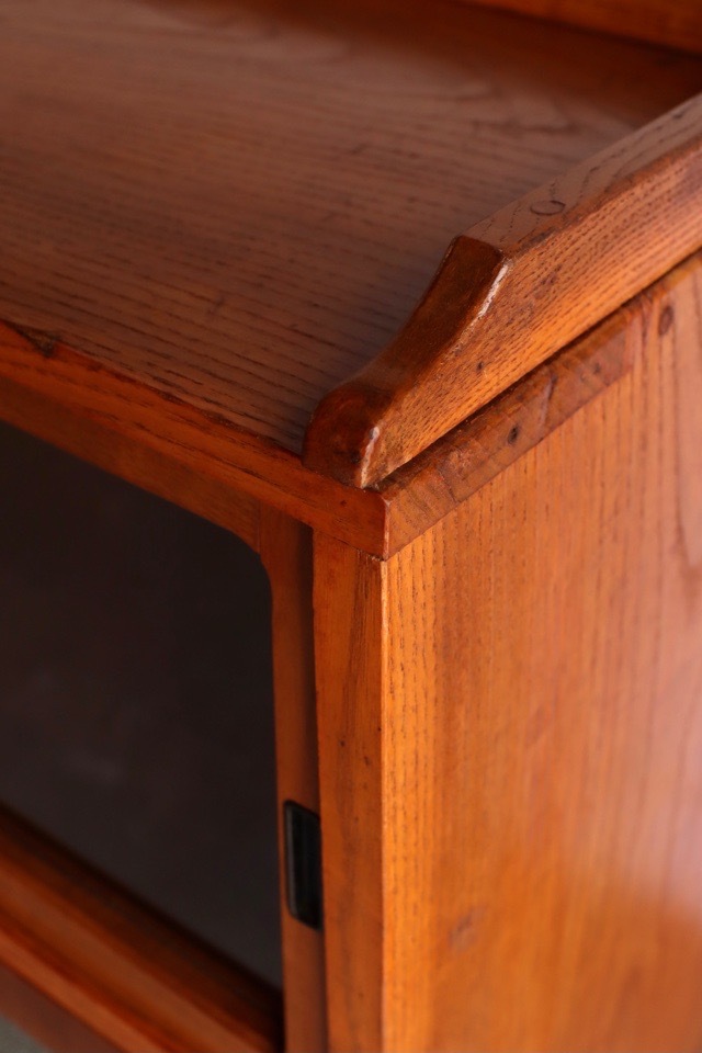 ダイヤガラスの戸棚