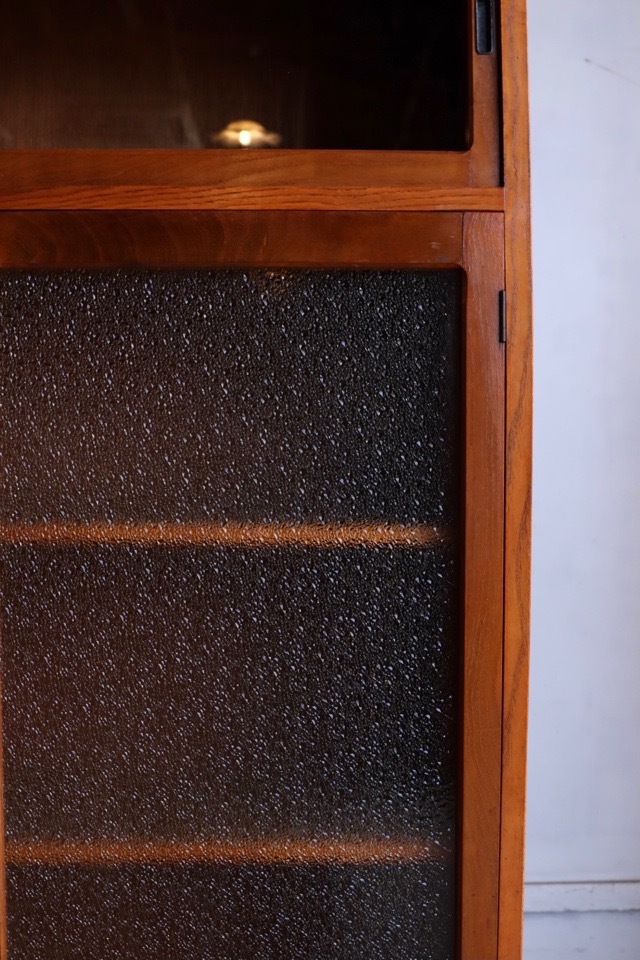 ダイヤガラスの戸棚