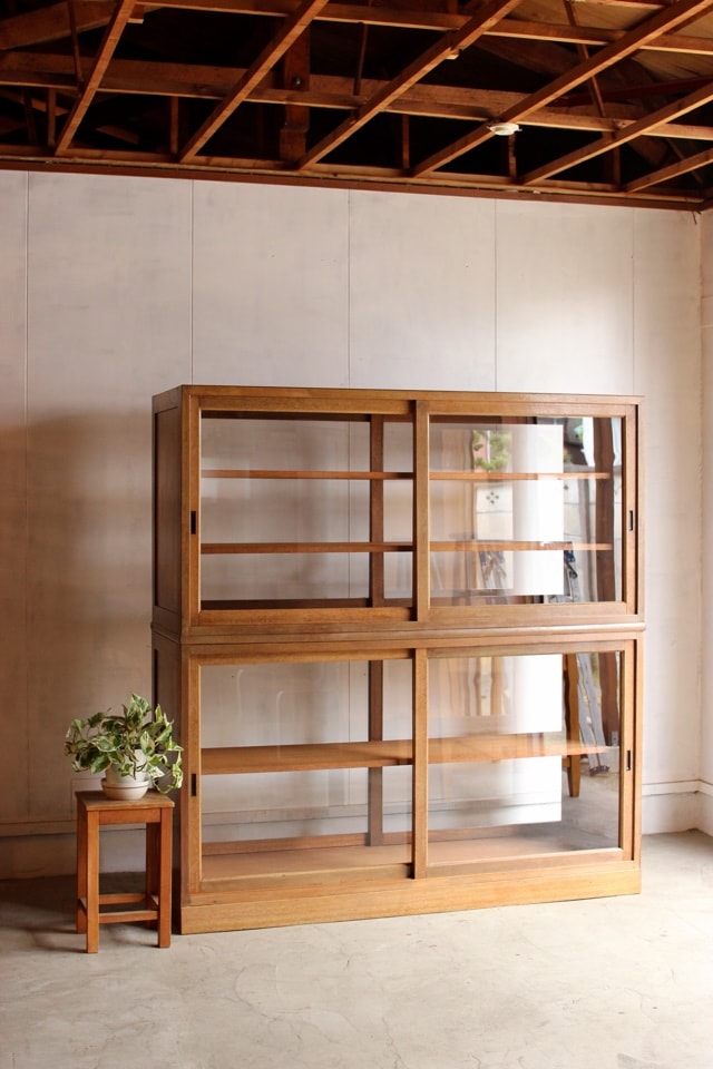 両面ガラス引戸棚 | 全ての商品 - 古家具古道具 そうすけ