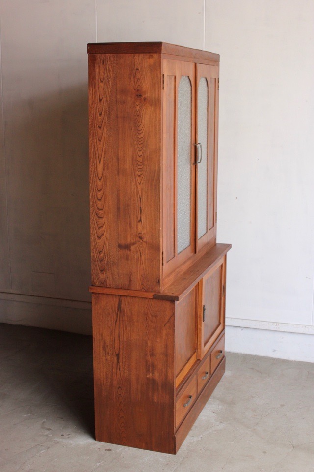 ダイヤガラスの戸棚