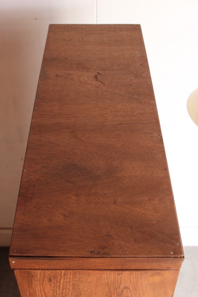 ダイヤガラスの戸棚