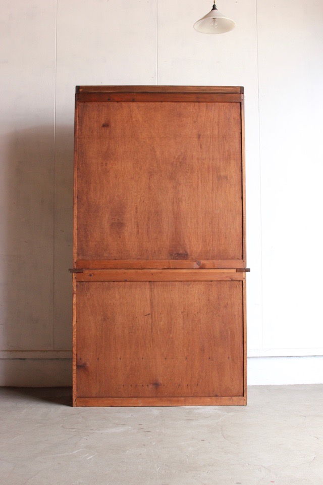 ダイヤガラスの戸棚