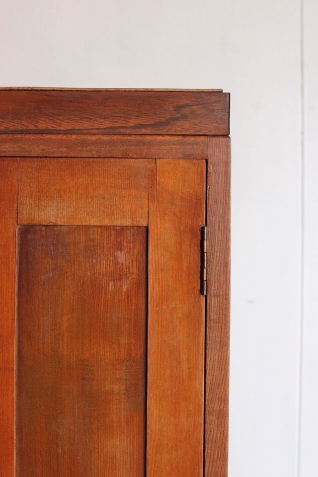 ダイヤガラスの戸棚