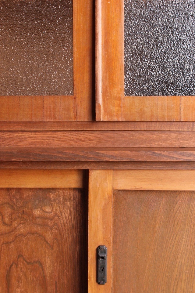 ダイヤガラスの戸棚