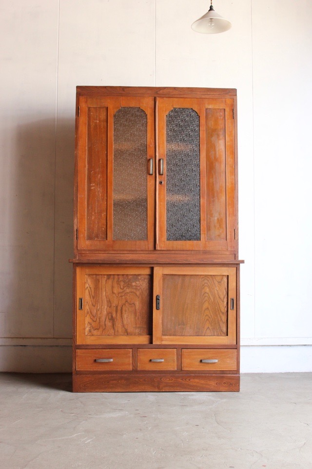 ダイヤガラスの戸棚