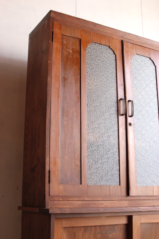 ダイヤガラスの戸棚