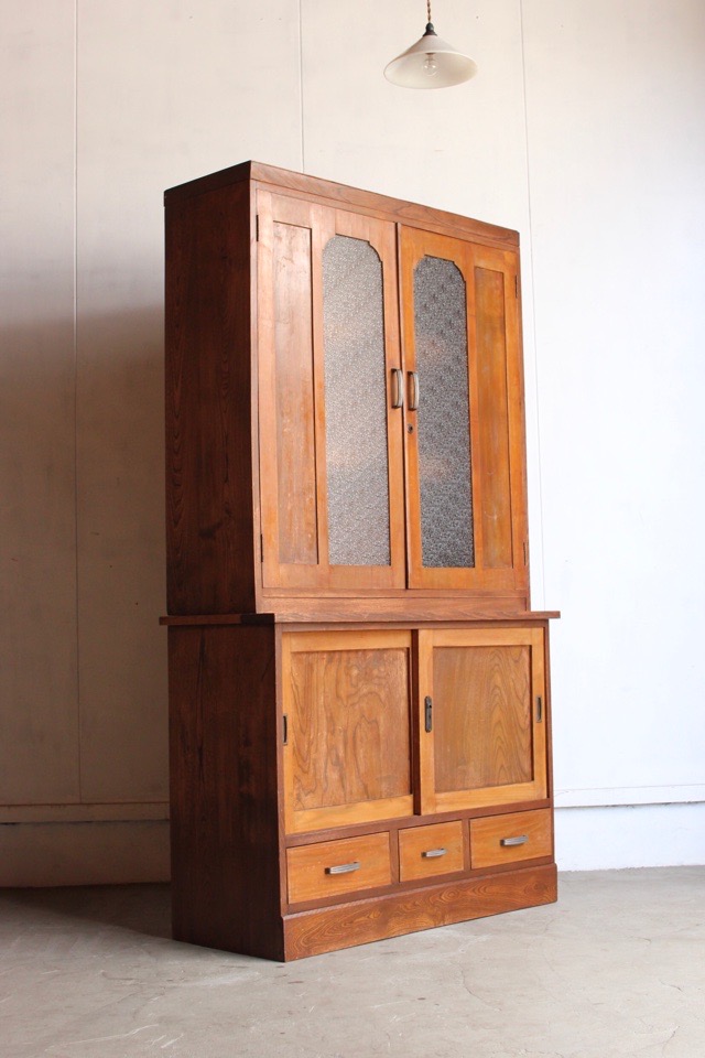 ダイヤガラスの戸棚