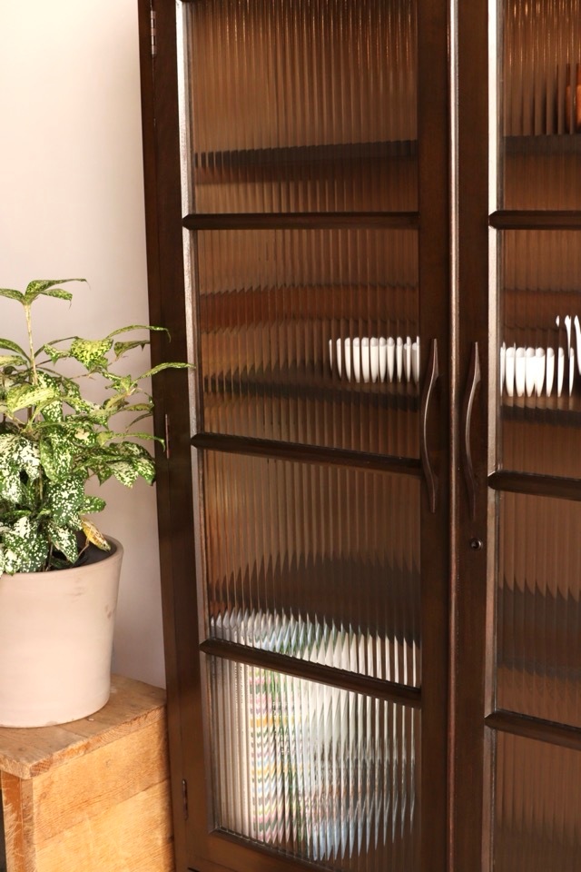 モールガラスの戸棚