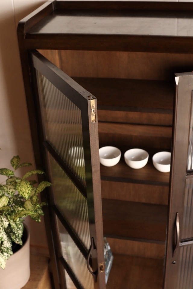モールガラスの戸棚