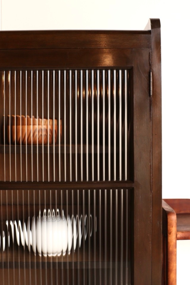 モールガラスの戸棚