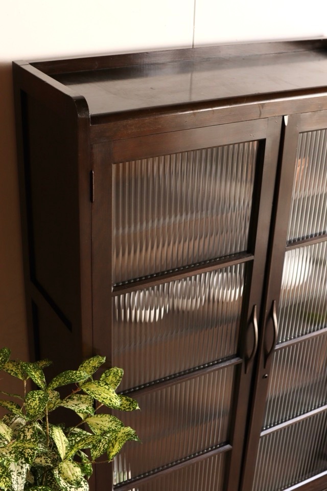 モールガラスの戸棚