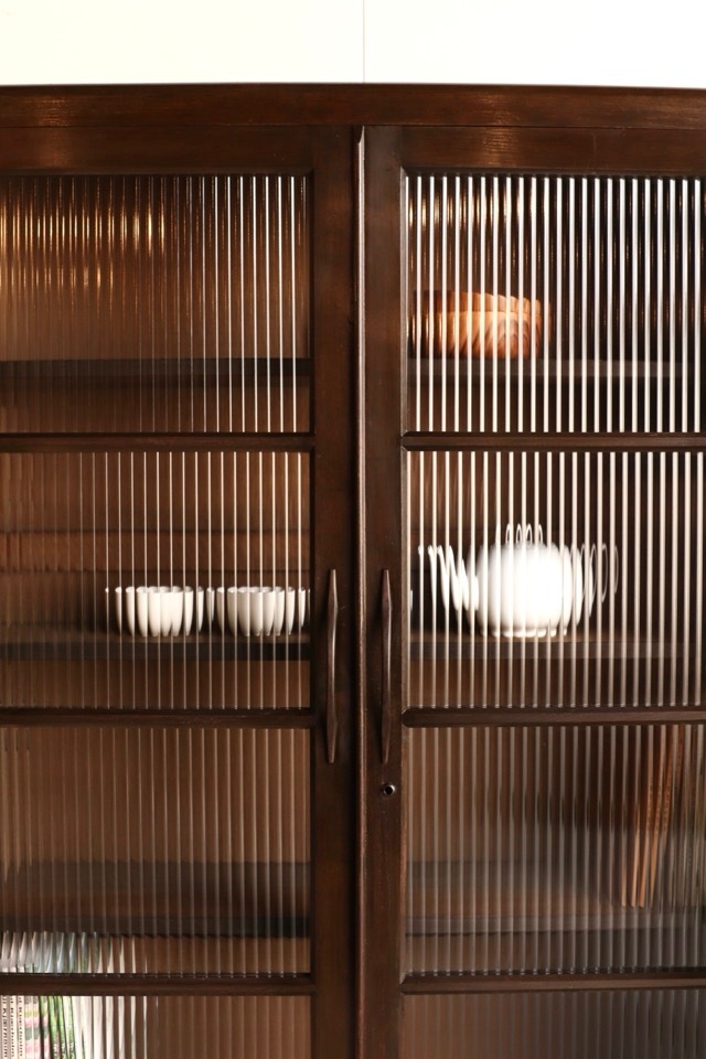 モールガラスの戸棚