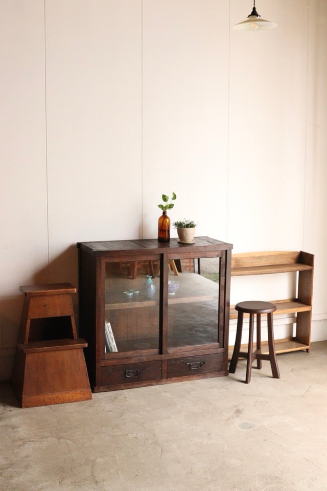 ガラス引戸棚 | 全ての商品 - 古家具古道具 そうすけ