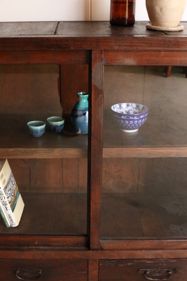 ガラス引戸棚 | 全ての商品 - 古家具古道具 そうすけ