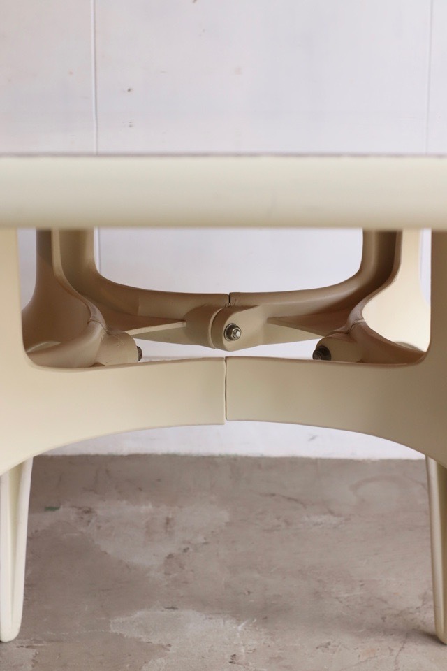 テーブルと椅子のセット