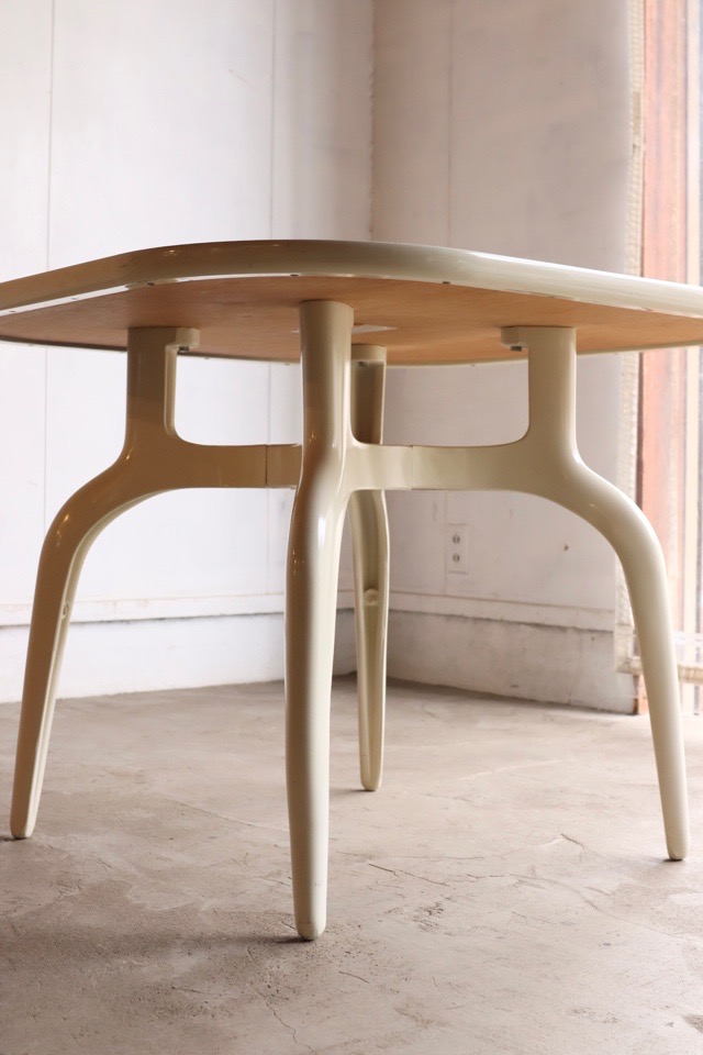 テーブルと椅子のセット