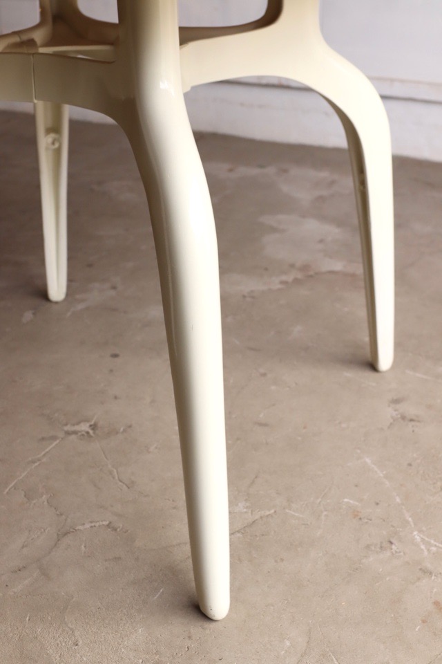 テーブルと椅子のセット