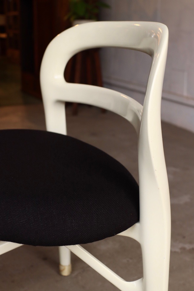 テーブルと椅子のセット