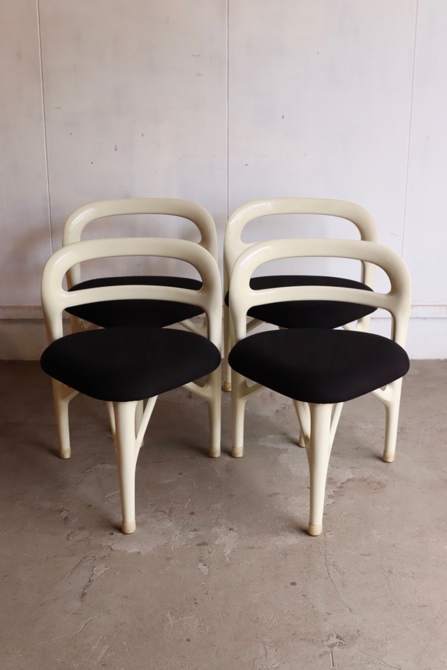 テーブルと椅子のセット