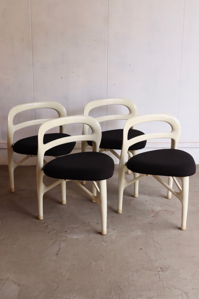 テーブルと椅子のセット