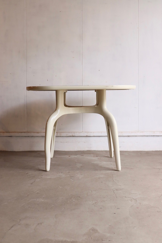 テーブルと椅子のセット